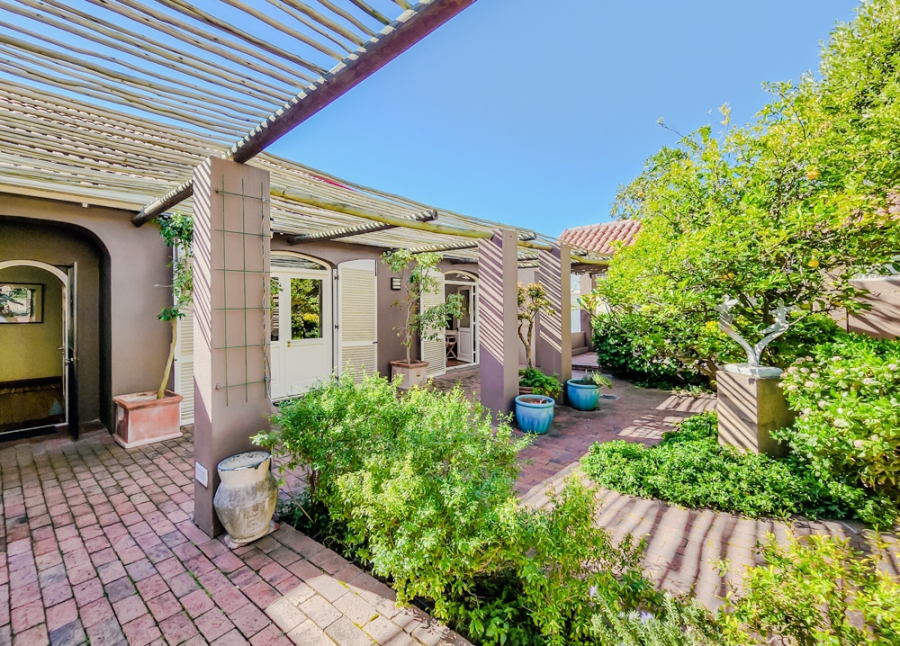4 Bedroom Property for Sale in Oranjezicht Western Cape